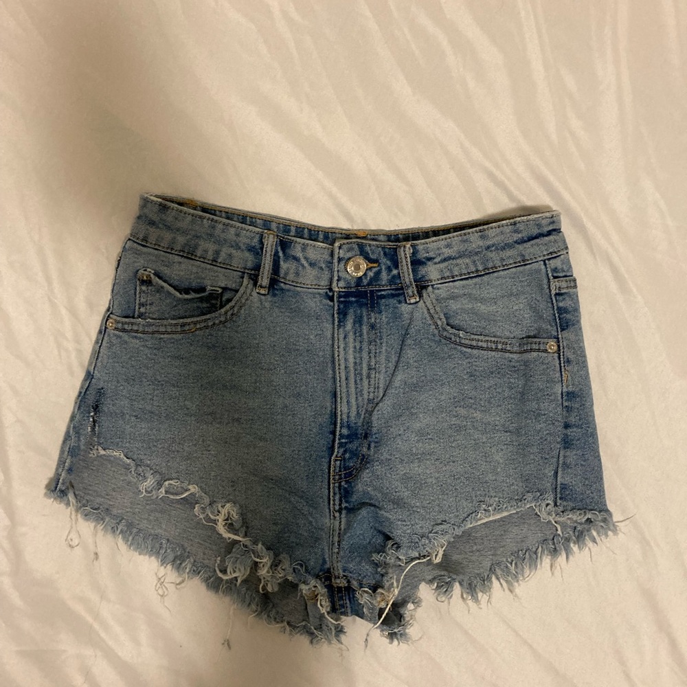 It's a blue Zara pants, size large